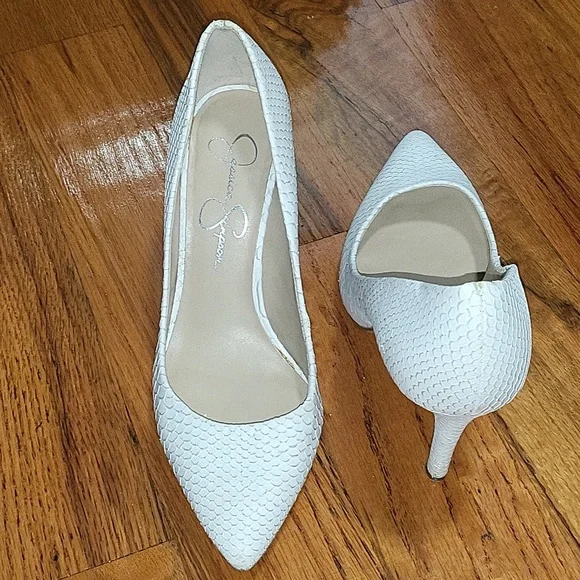 Jessica Simpson White Pumps - Picture 3 of 3